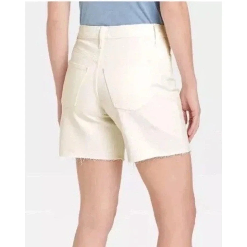 Universal Thread Women's Vintage Bermuda Jean Shorts Size 14 White EUC raw Hem - Picture 2 of 11